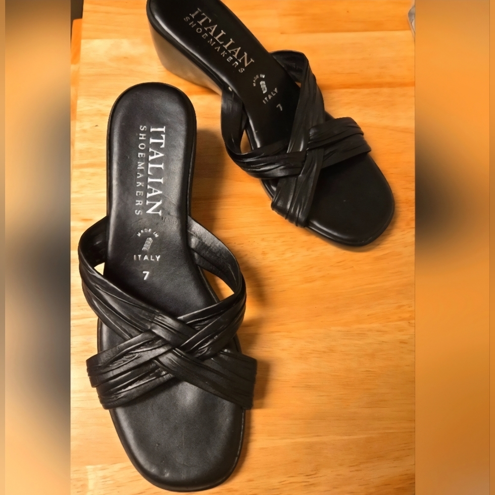 Italian Shoemakers 2' Wedge Heel Sandal. Size 7 Made In Italy